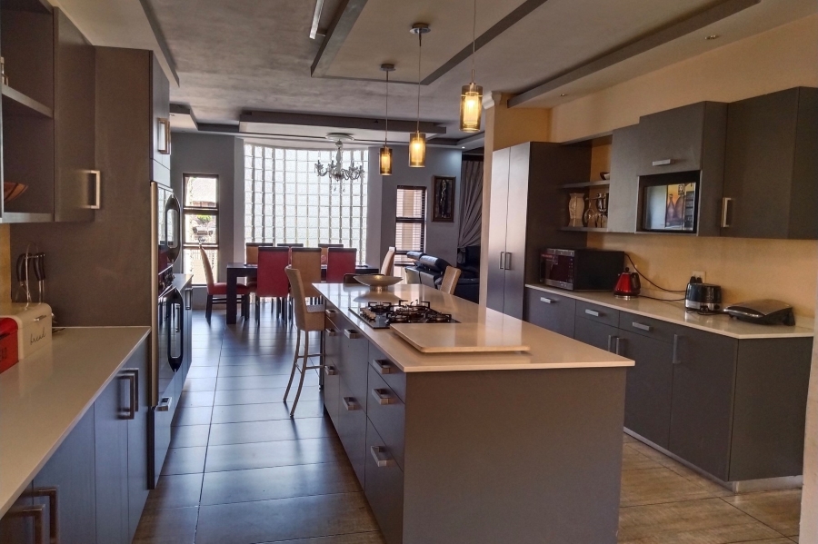 5 Bedroom Property for Sale in Birdwood Estate North West